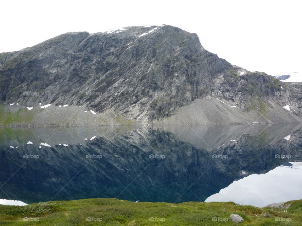 Reflection of the Mountain on lake