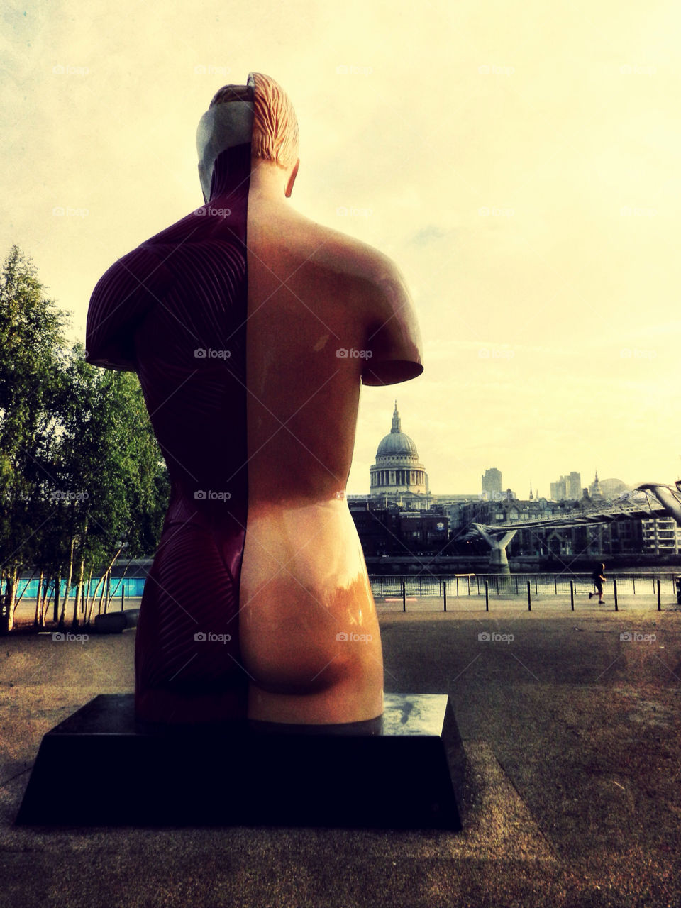 london art sculpture thames by lateproject