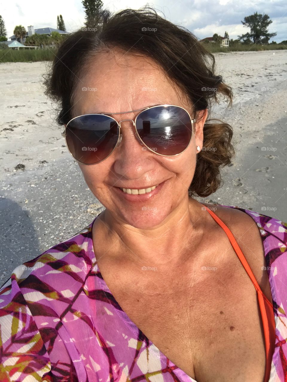 Lady’s  smiling Wait sunglasses at the beach