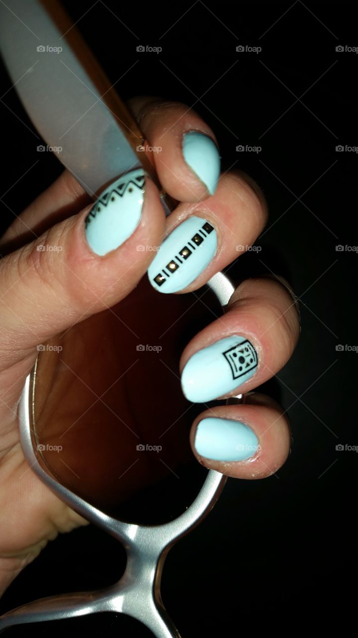 pretty color, simple design, these nails are the perfect trend to rock.