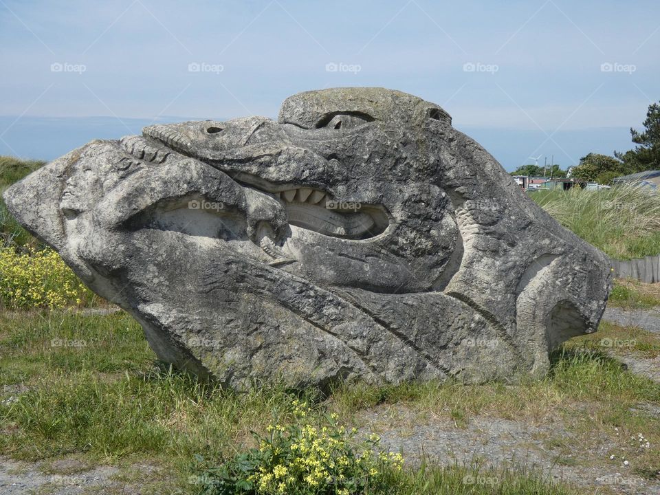 A statue at the beach