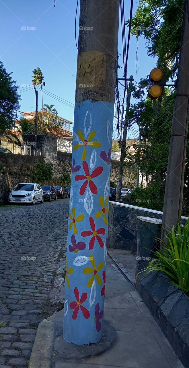Poste em flor