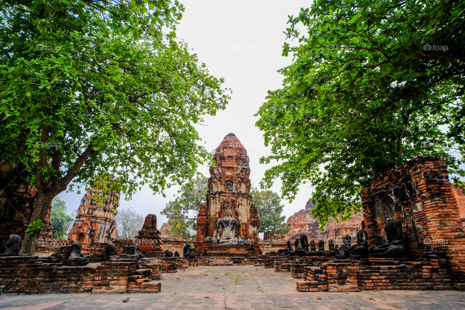 Ayutthaya, Thailand, experienced historical monuments left after the war!