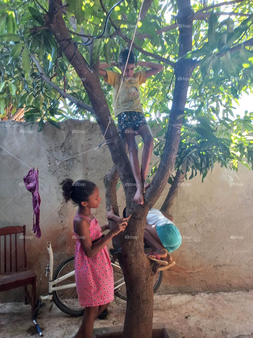 A Natureza é importante  no desenvolvimento  infantil . As crianças  que tem contato com a natureza são  mais propensas a desenvolver uma consciência  ambiental.  Elas aprendem sobre a ímportância da preservação  da natureza e seus benefícios.