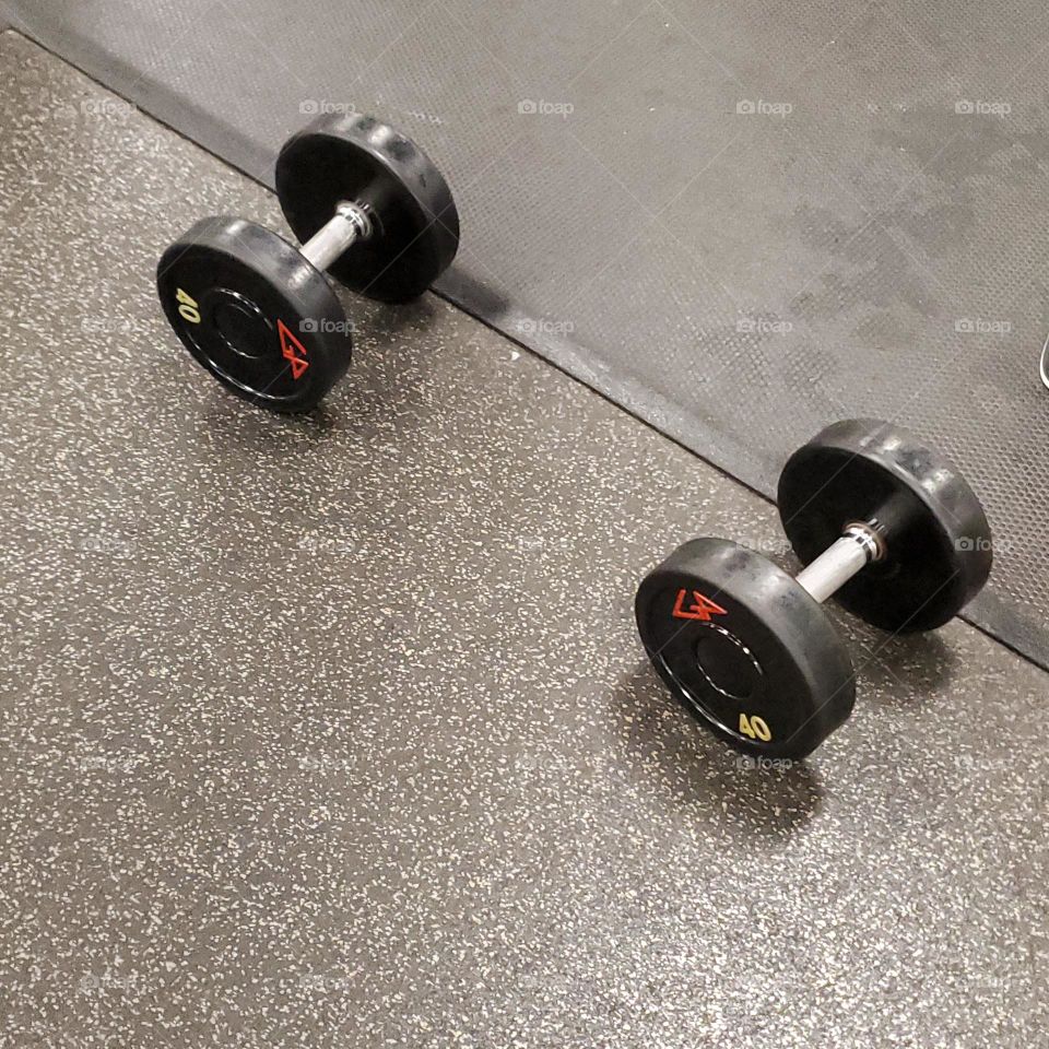 Dumbbells made with metal