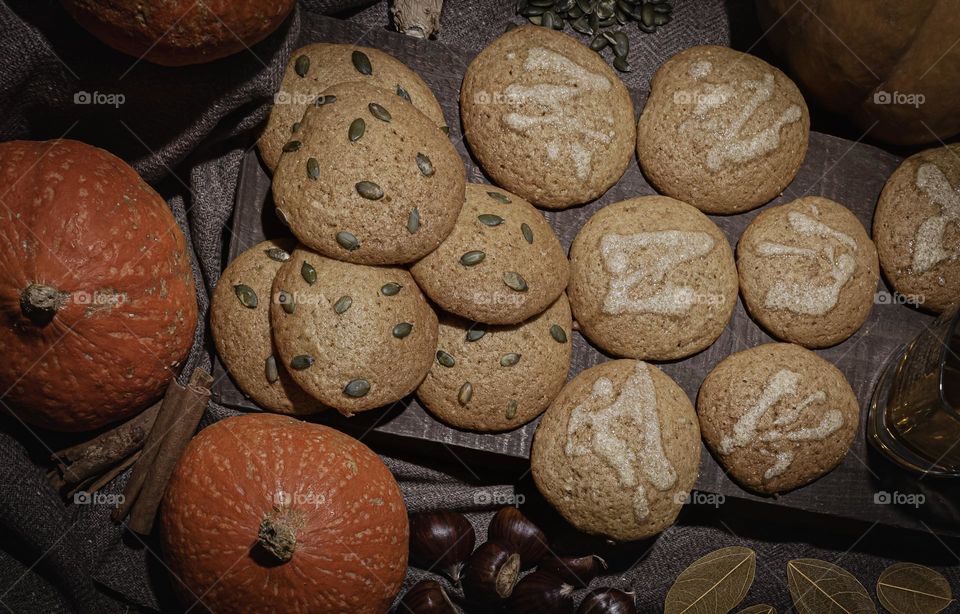 Pumpkin cookies with autumnal accompaniments 