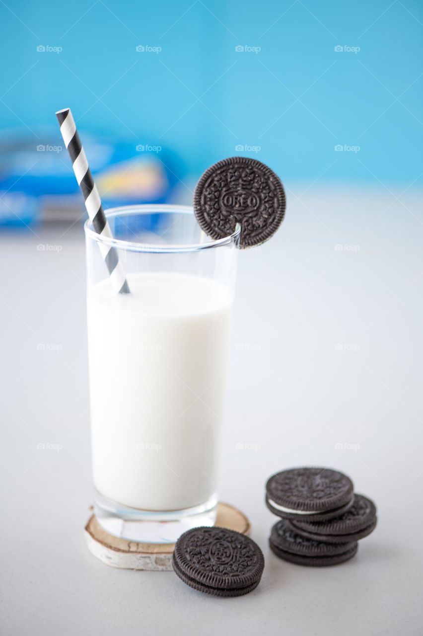 Who doesn't like some oreos with milk?