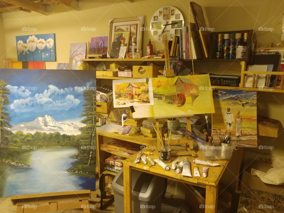 I am very happy to take some time in my studio with unfinished oil paintings. It is a time for reflection and crowds out daily routines. Before I realize it 3-4 hours have flown by.