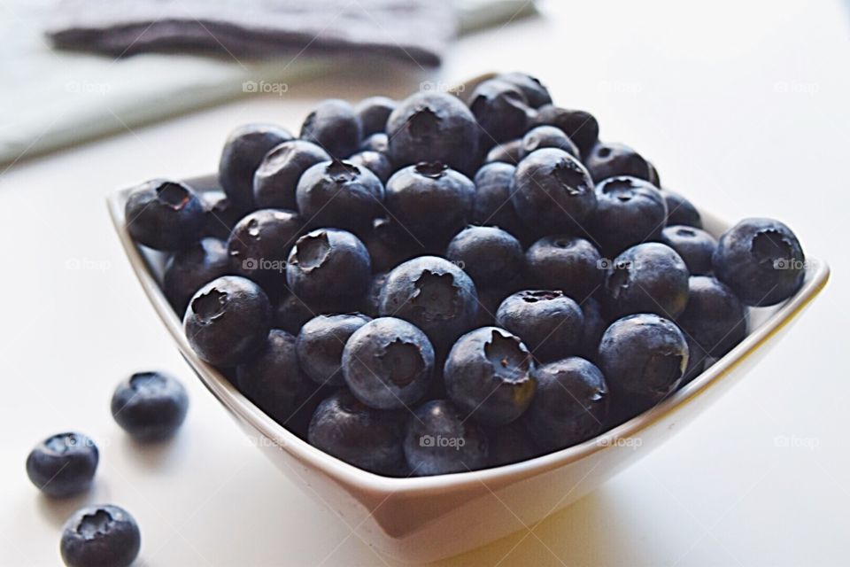 Bowl full of fresh blueberries 