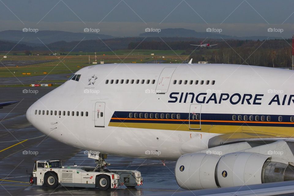 SINGAPORE AIRLINES B747-400 ZRH