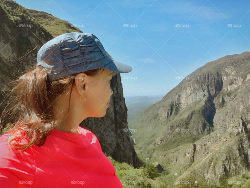 On my first backpacking this view of the meeting of two mountains made me forget the pains in the knees and that I would have to walk another 10 kilometers to return.