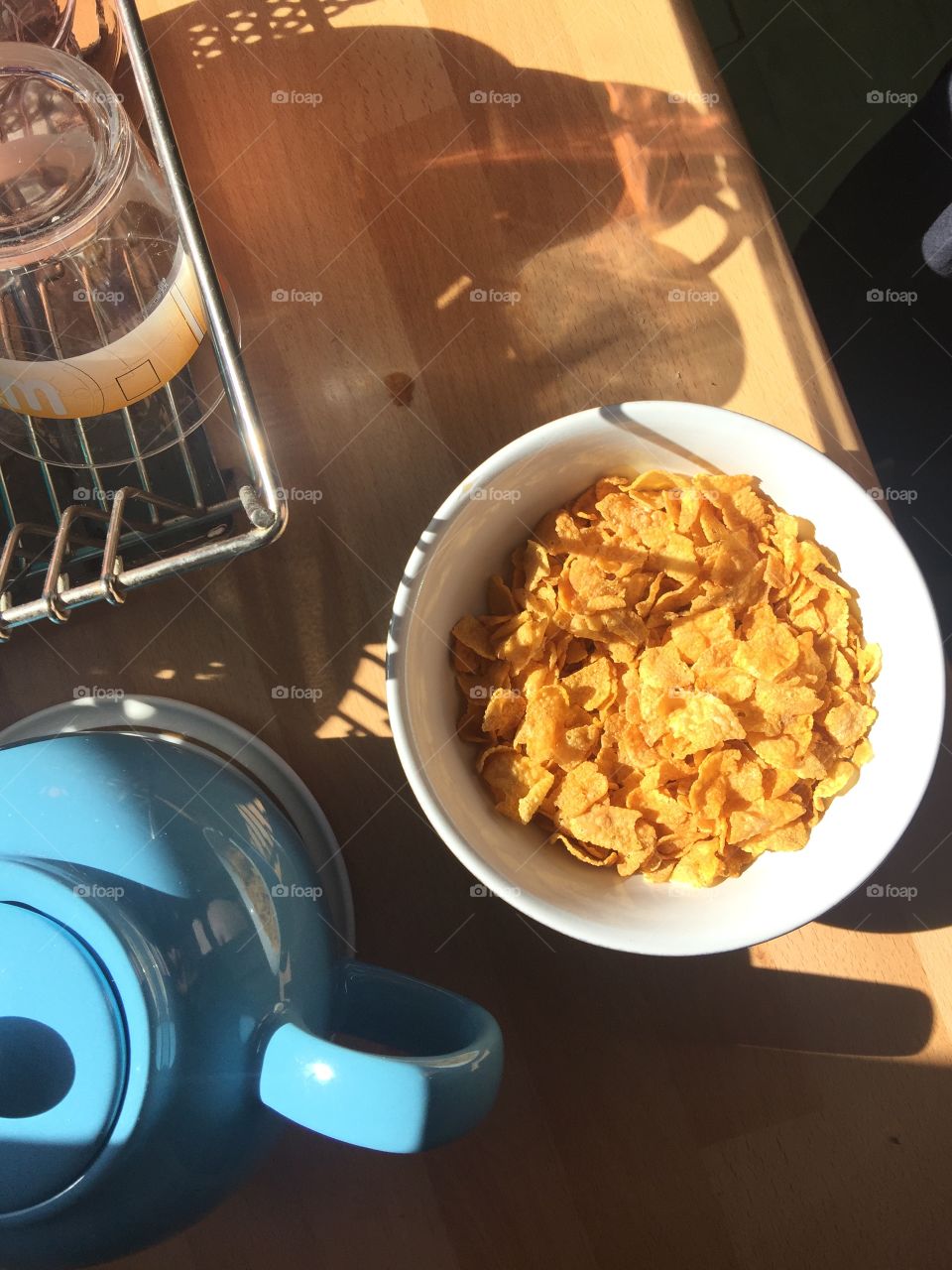 Corn flakes in a bowl on kitchen work top