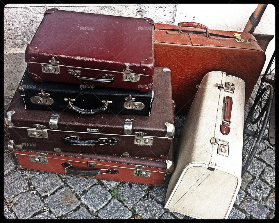 Arrangement of suitcases