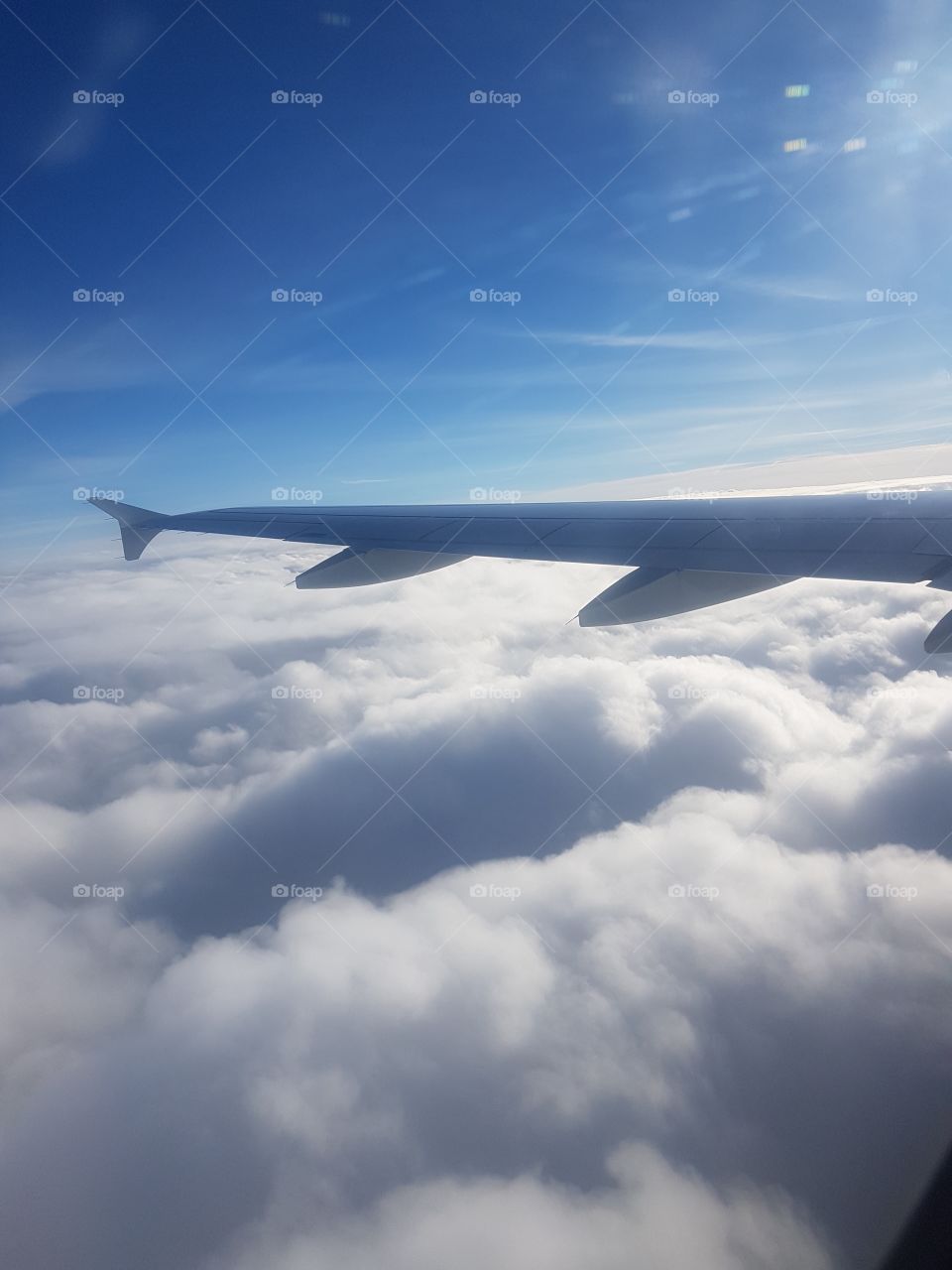 Flug über den Wolken