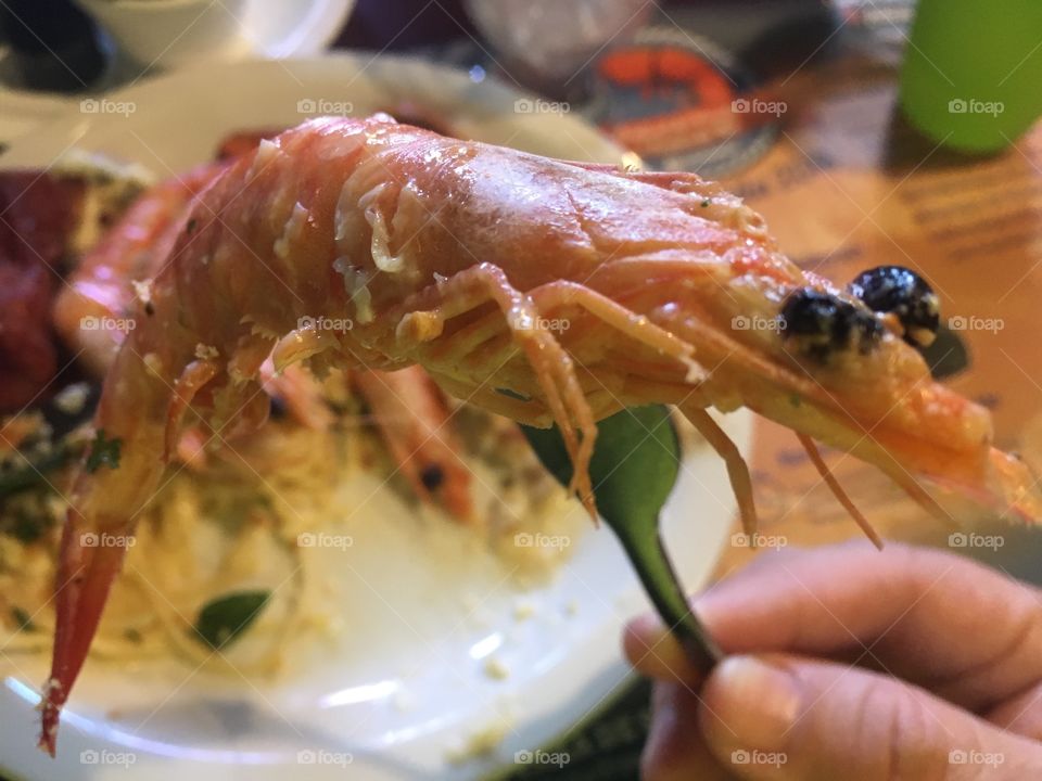 Delicious! A amazing shrimp, made in strawberry (a specialty of Brazilian cuisine)! / Que delícia! Um incrível camarão, feito na moranga (uma especialidade da culinária brasileira)!