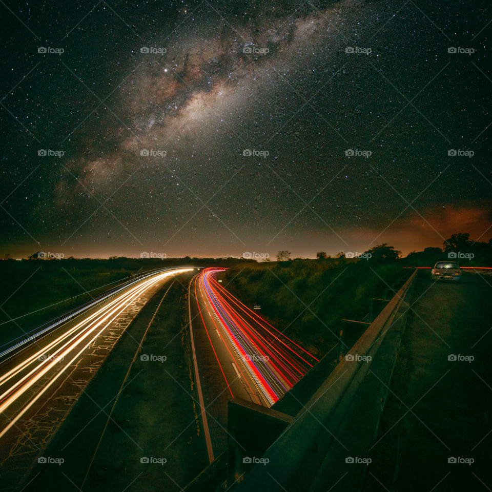 Buscando la mezcla de luces naturales y artificiales, en la noche. 
Mixing natural and artificial lights in the night.