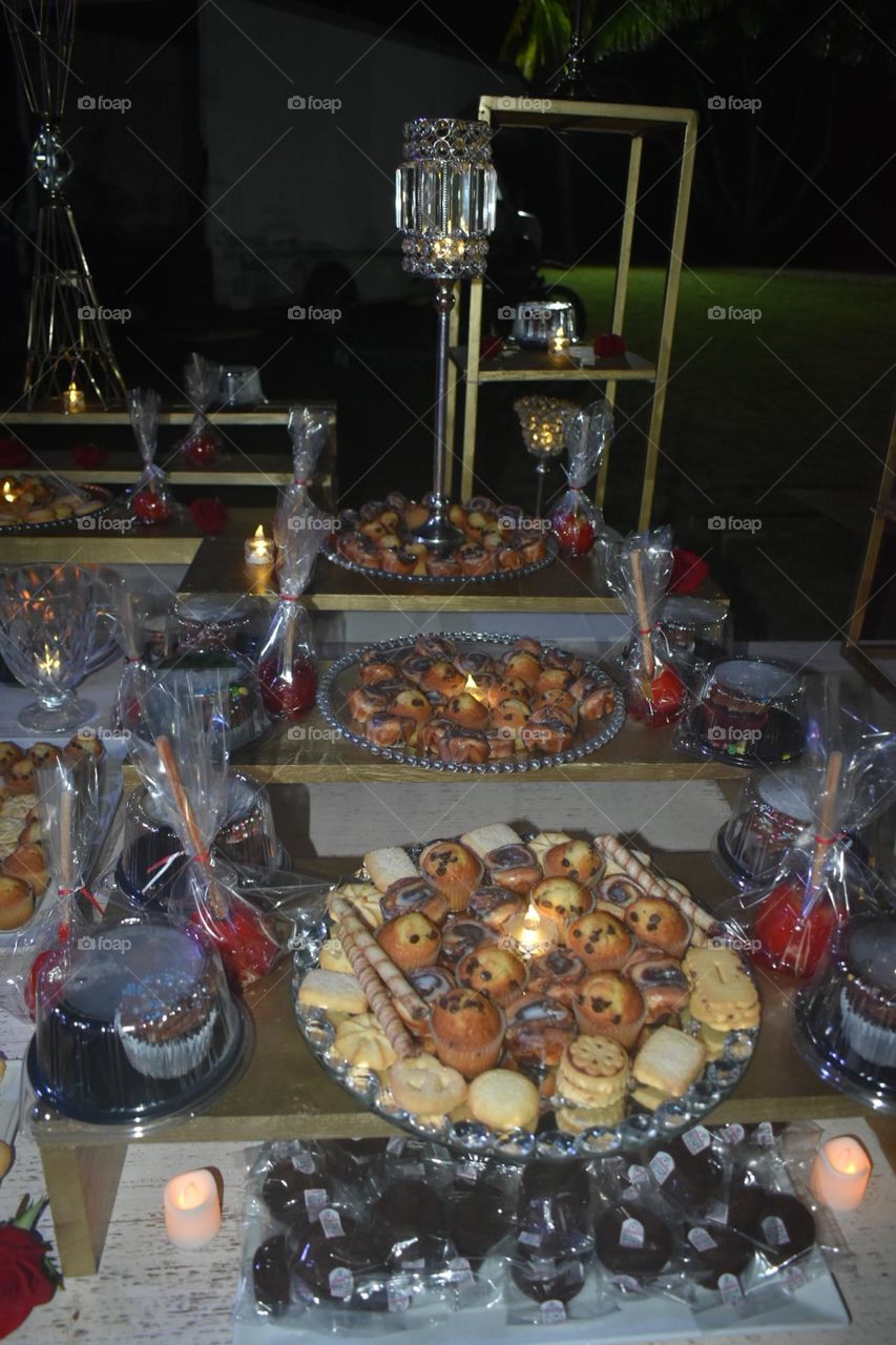 Candy bar con postres para fiesta de 15 años