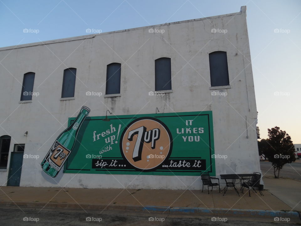 drink 7up. This is a picture I took of a cool 😎 place to eat. 👣 🚶 🏃 🔥 💨