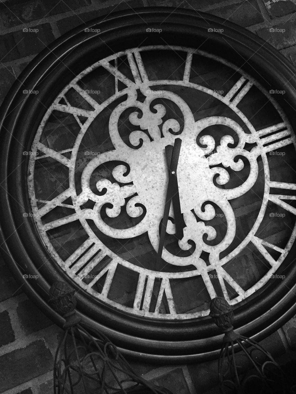 Clock face black-and-white