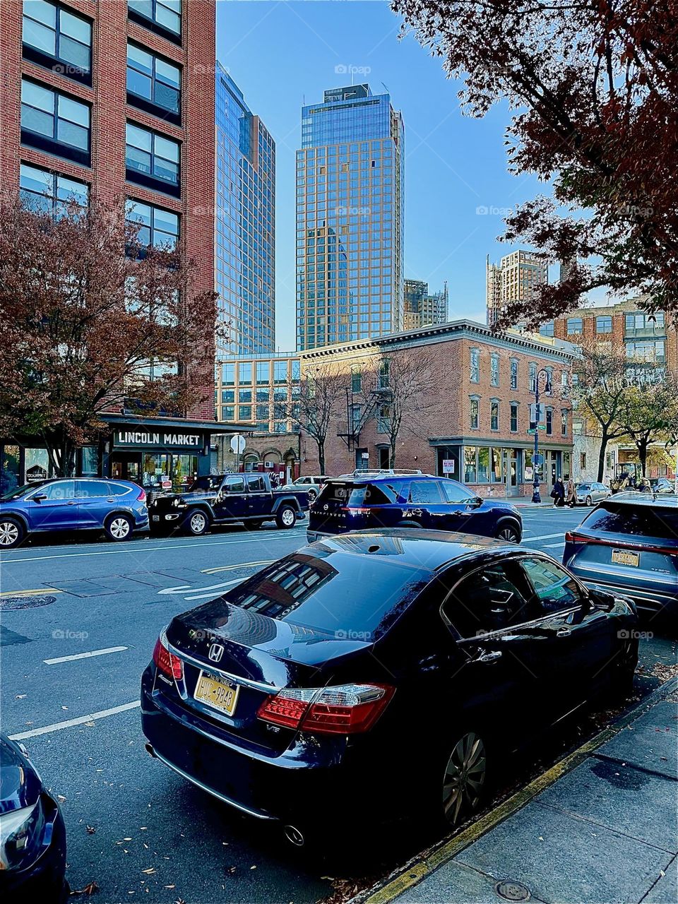 This is the corner of „Manhattan Avenue“ and „Box Street“ not far from the „Pulaski Bridge“ that will take me back to „Salvation“, our boat at „Newtown Creek“ in LIC, Queens. 2023. Hypnotic Productions