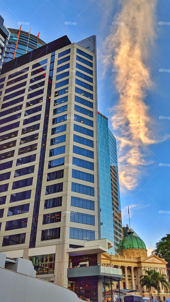 Brisbane skyscraper and the beautiful cloud in the blue sky