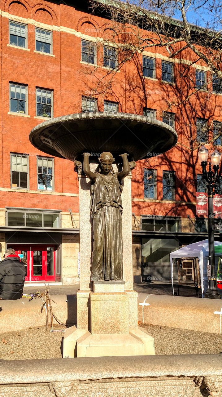 Skidmore fountain.  Portland Saturday mkt.