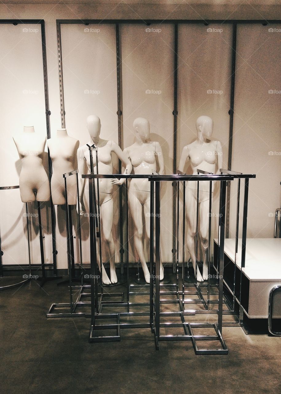 Naked manequins