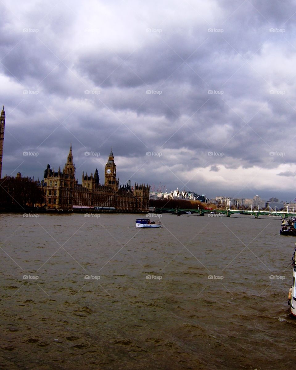 commuting on Thames river