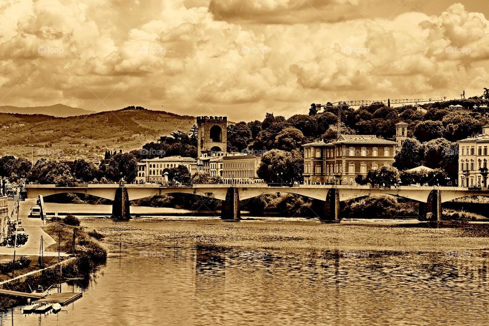 Firenze, ponte sul fiume Arno