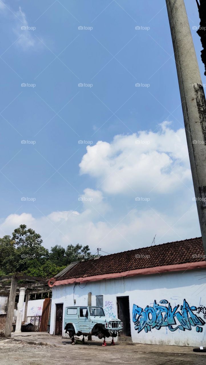 mobil disamping untuk perbaikan