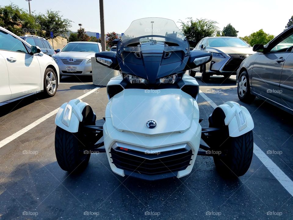 Slingshot open-air roadster