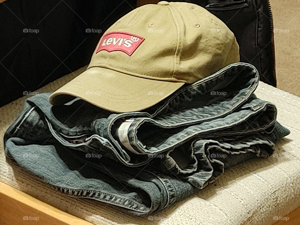 Levi's Jeans & Hat