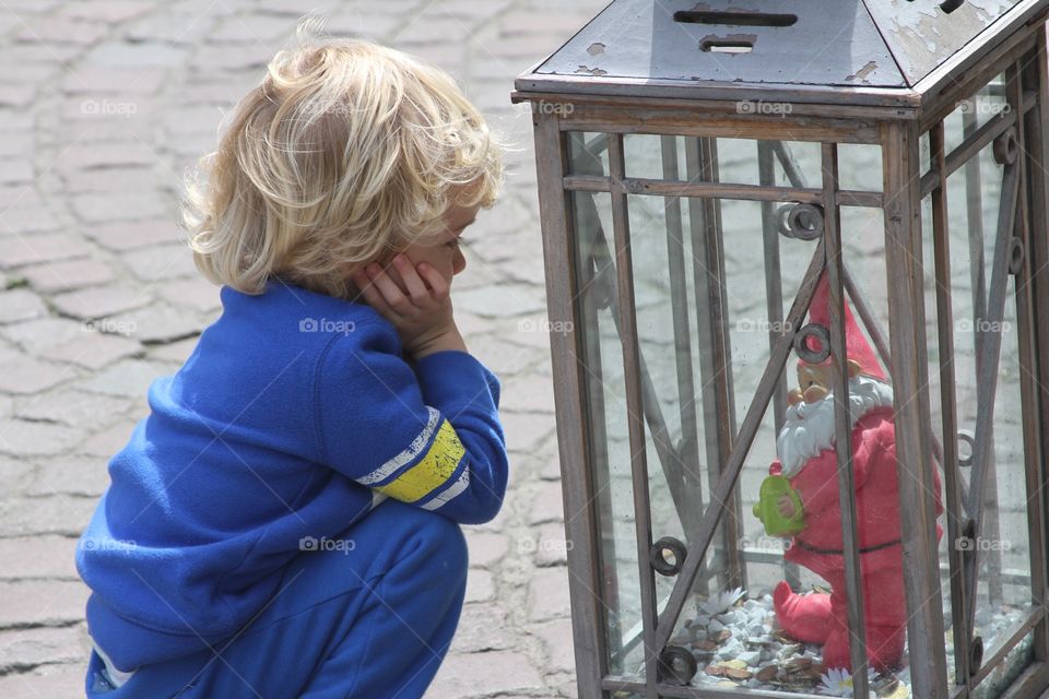 Child with elf. Child seeing an elf in Bruges