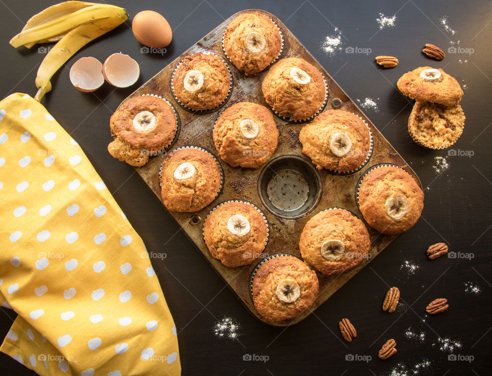 Home caramel, banana and pecan muffins 