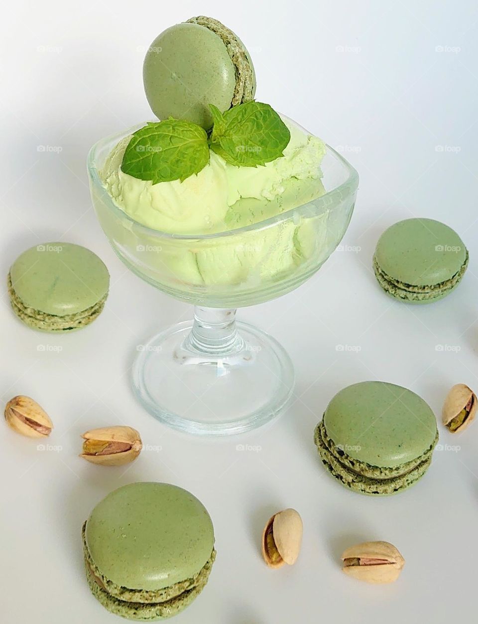 Pistachio ice cream and macaroons💚😋💚