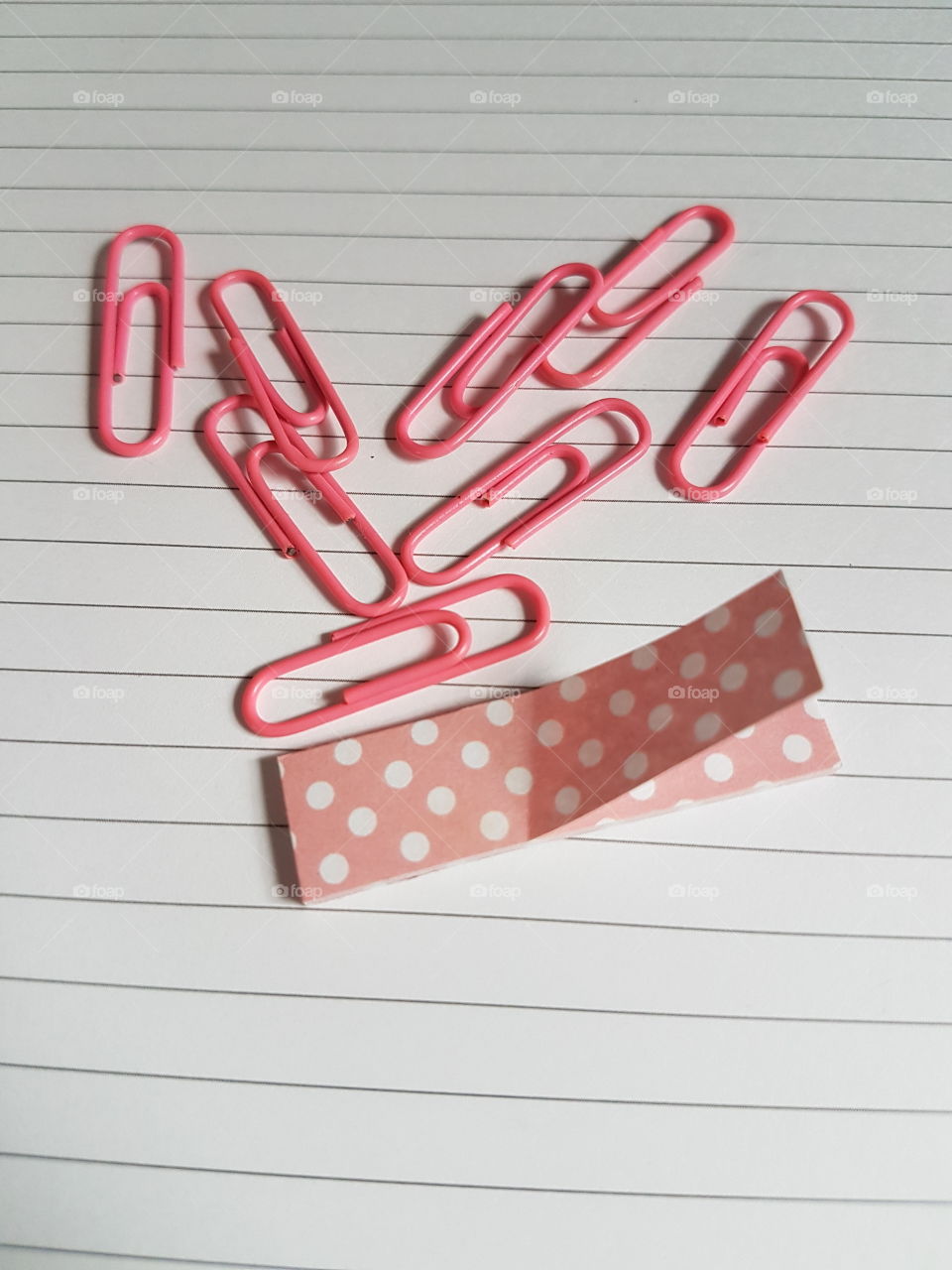 Pink clips and post it