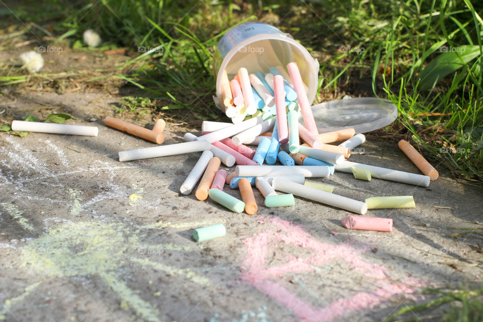 Chalk, crayons, colored crayons, drawing crayons, drawing, drawing on asphalt, children's drawing, drawing on the asphalt, drawing on the road, painted house, painted sun, dandelions, landscape, summer, grass, sun, heat