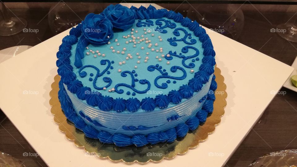 BLUE  CREAM CAKE