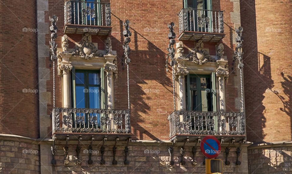 Sombra de puntxes . Sombra de puntxes. La casa de las Puntxes. Barcelona.