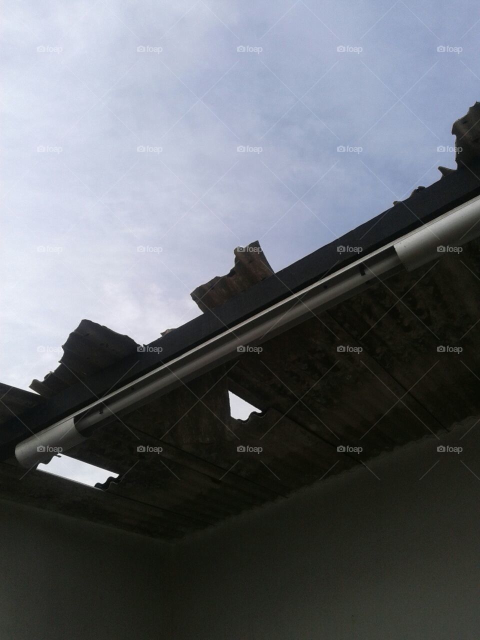 telhado destruído pelo vento