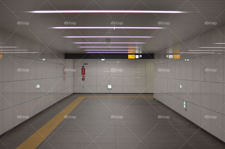 underground light yellow wall by hugo