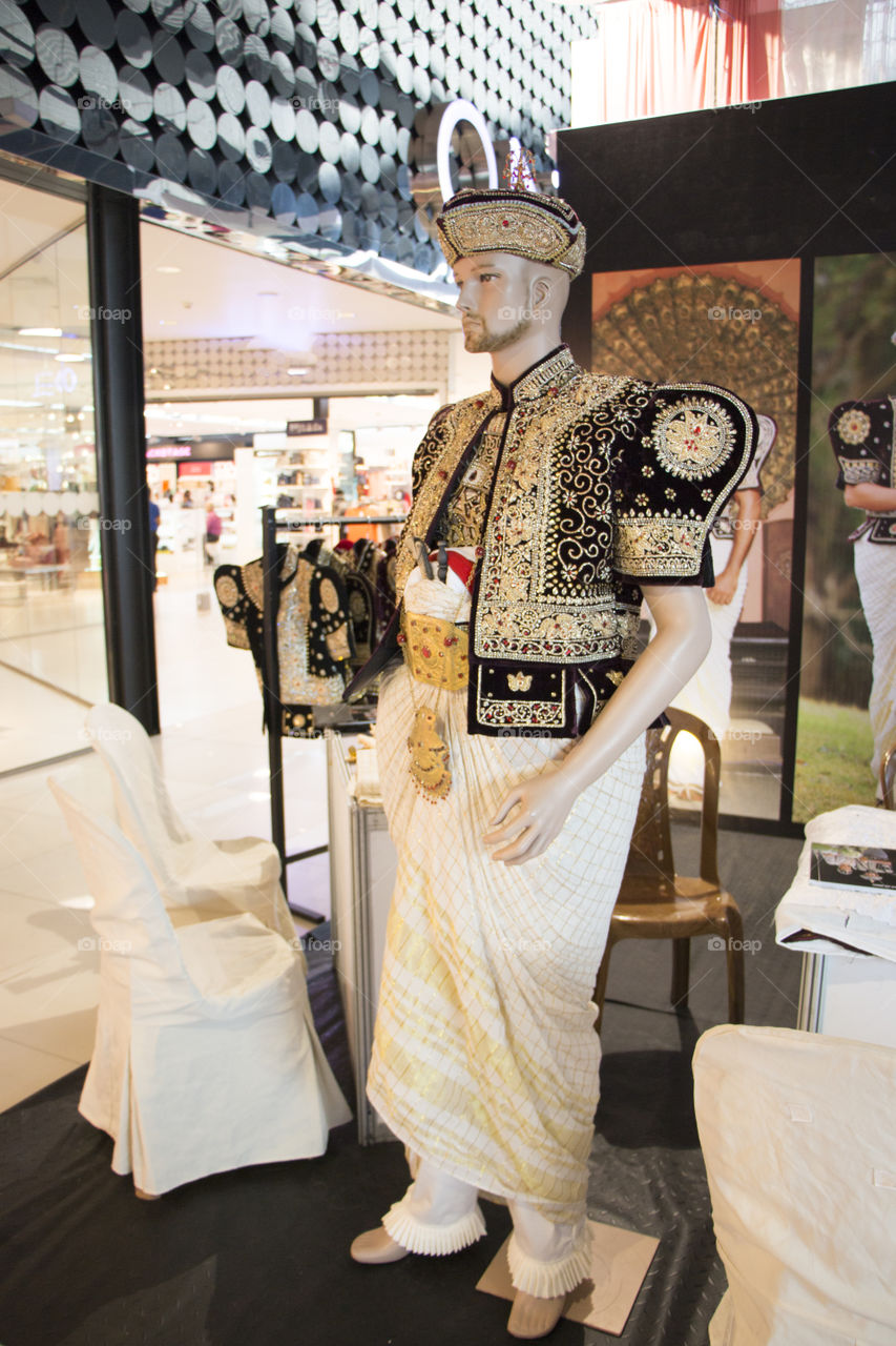 traditional srilankans wedding clothing