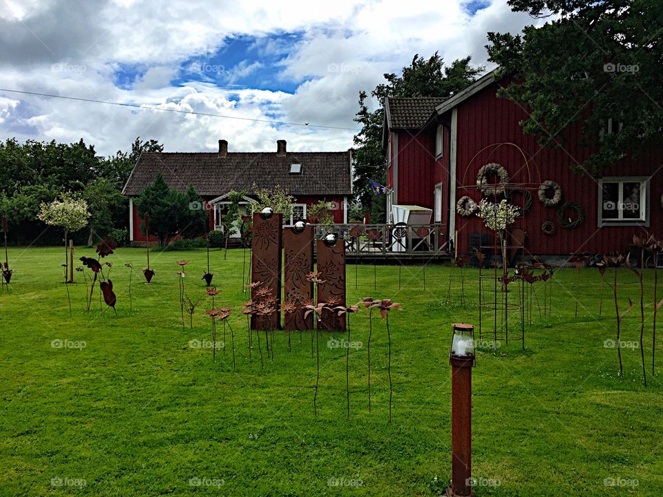 Garden full of rusty metal art! 