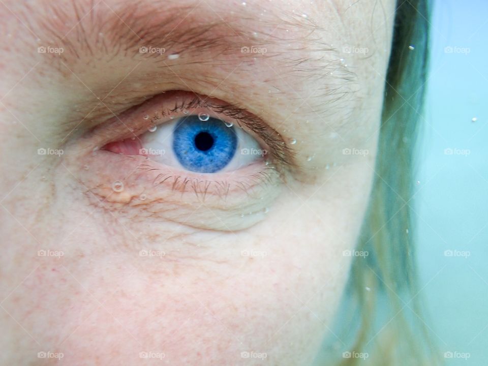 Blue eye under the Blue