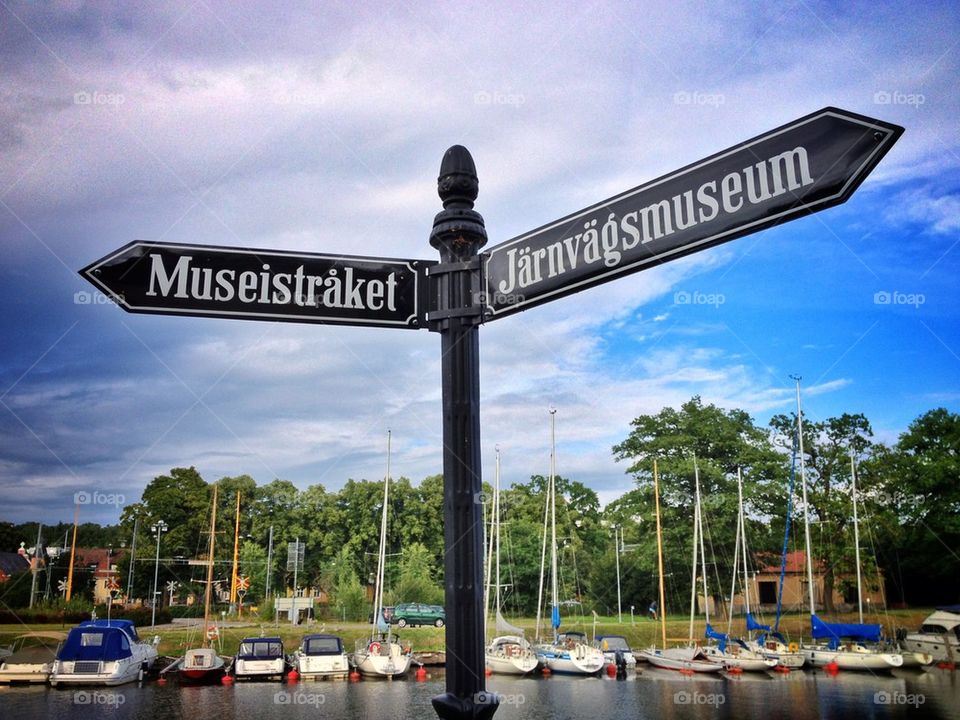 Museiskylt i Köpings småbåtshamn