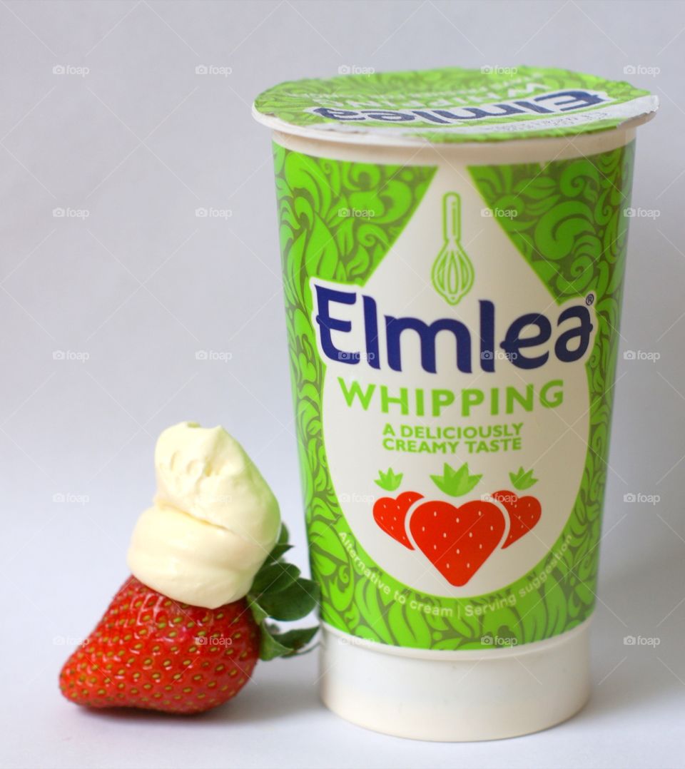 Elmea whipping cream, strawberry