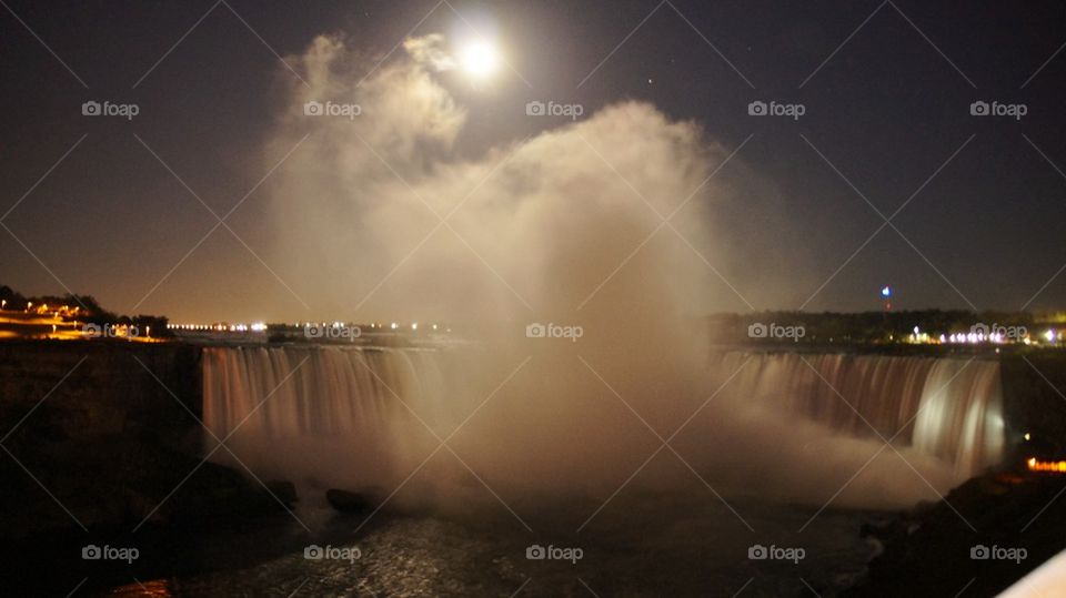 Niagara falls at night