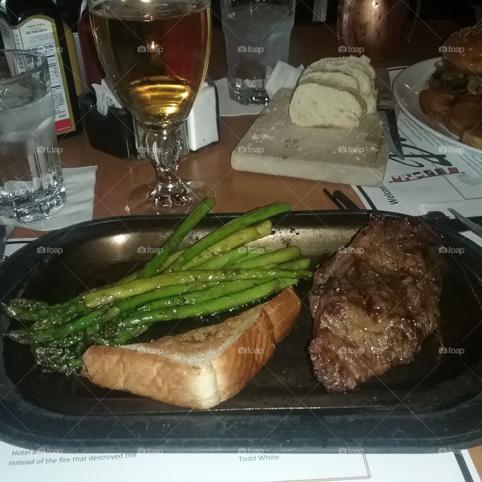Steak and asparagus
