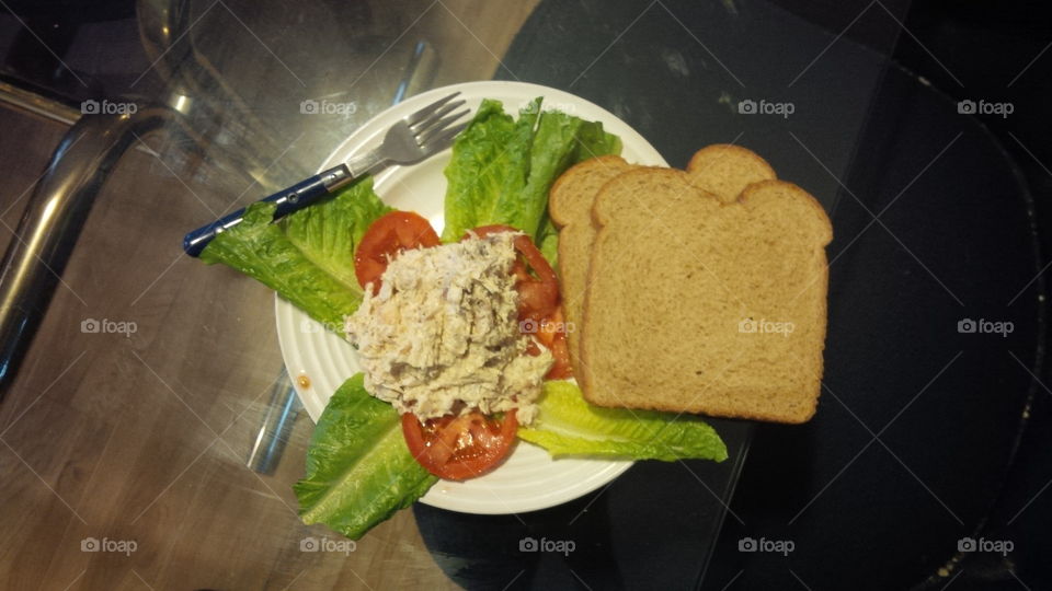 A  Healthy Chicken Salad Dinner Meal With Wheat Bread, Lettuce, and Tomatoes