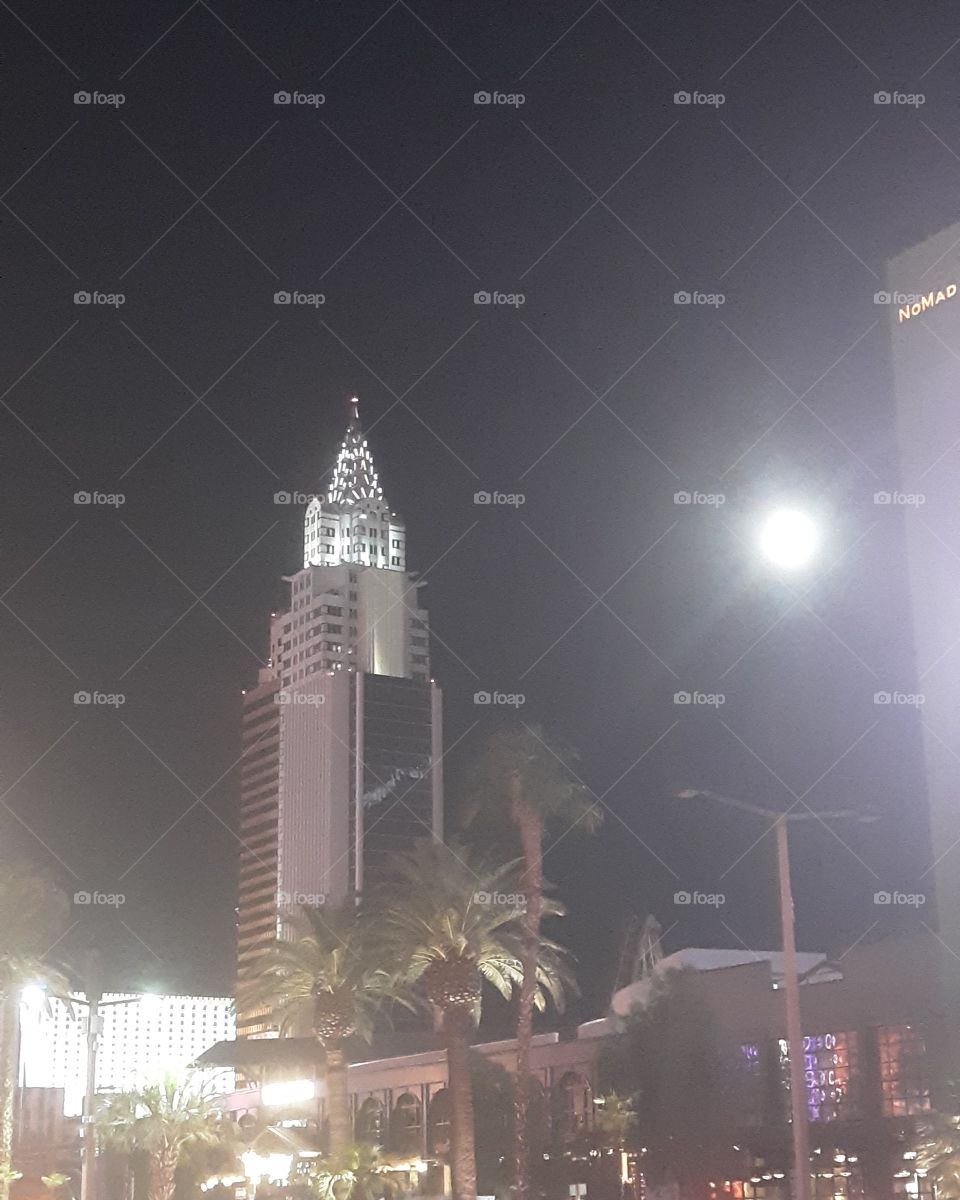 The full moon on the Las Vegas Blvd.strip